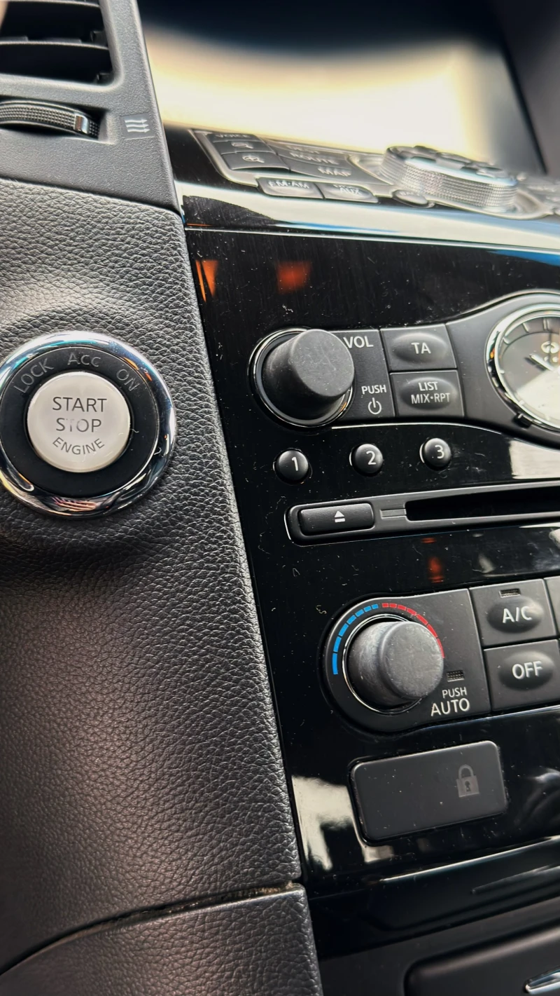 Infiniti QX70 S 3.0d V6| Пълен пакет| Първи собственик| Реални к, снимка 11 - Автомобили и джипове - 53269454