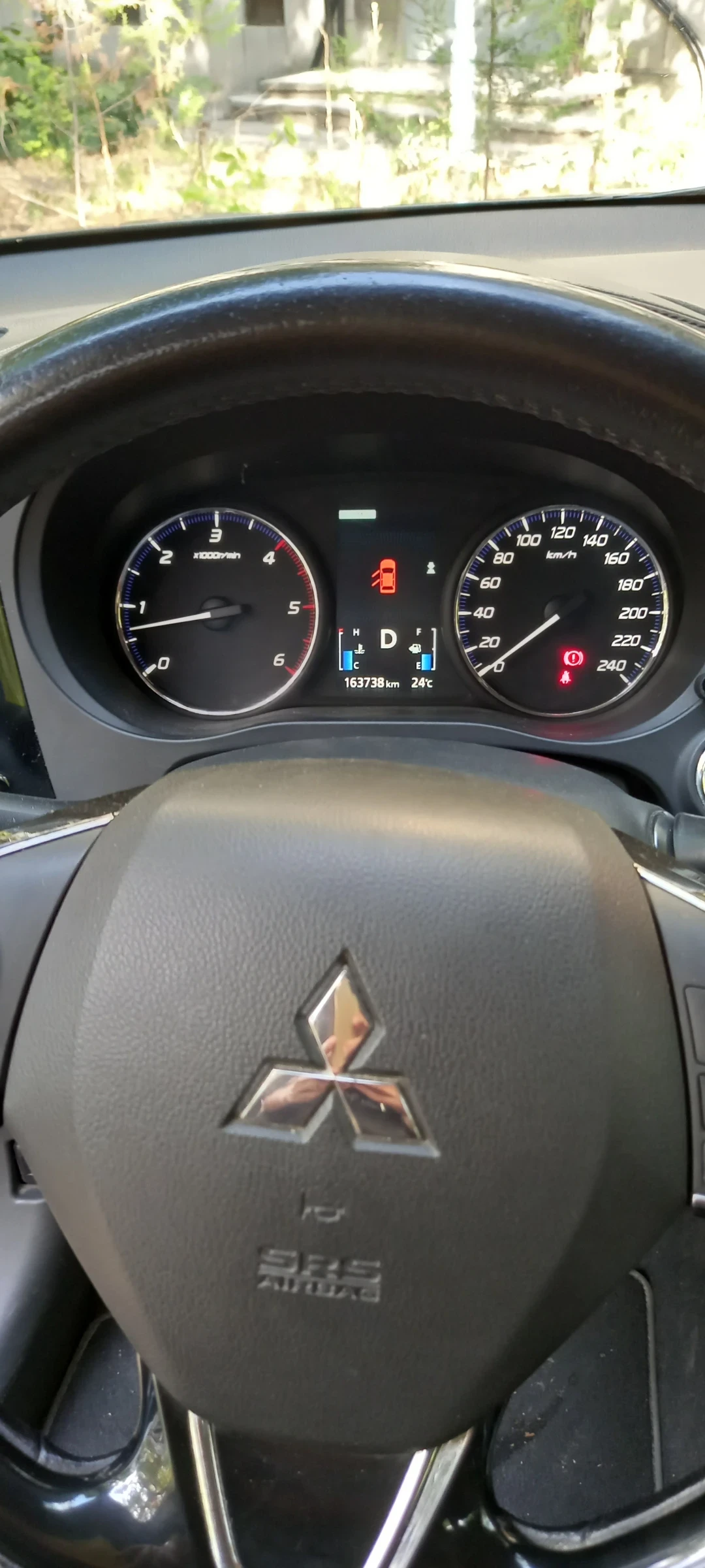 Mitsubishi Outlander Mitsubishi Outlander 2.2 DI-D ШВЕЙЦАРИЯ , DIAMAND - изображение 2