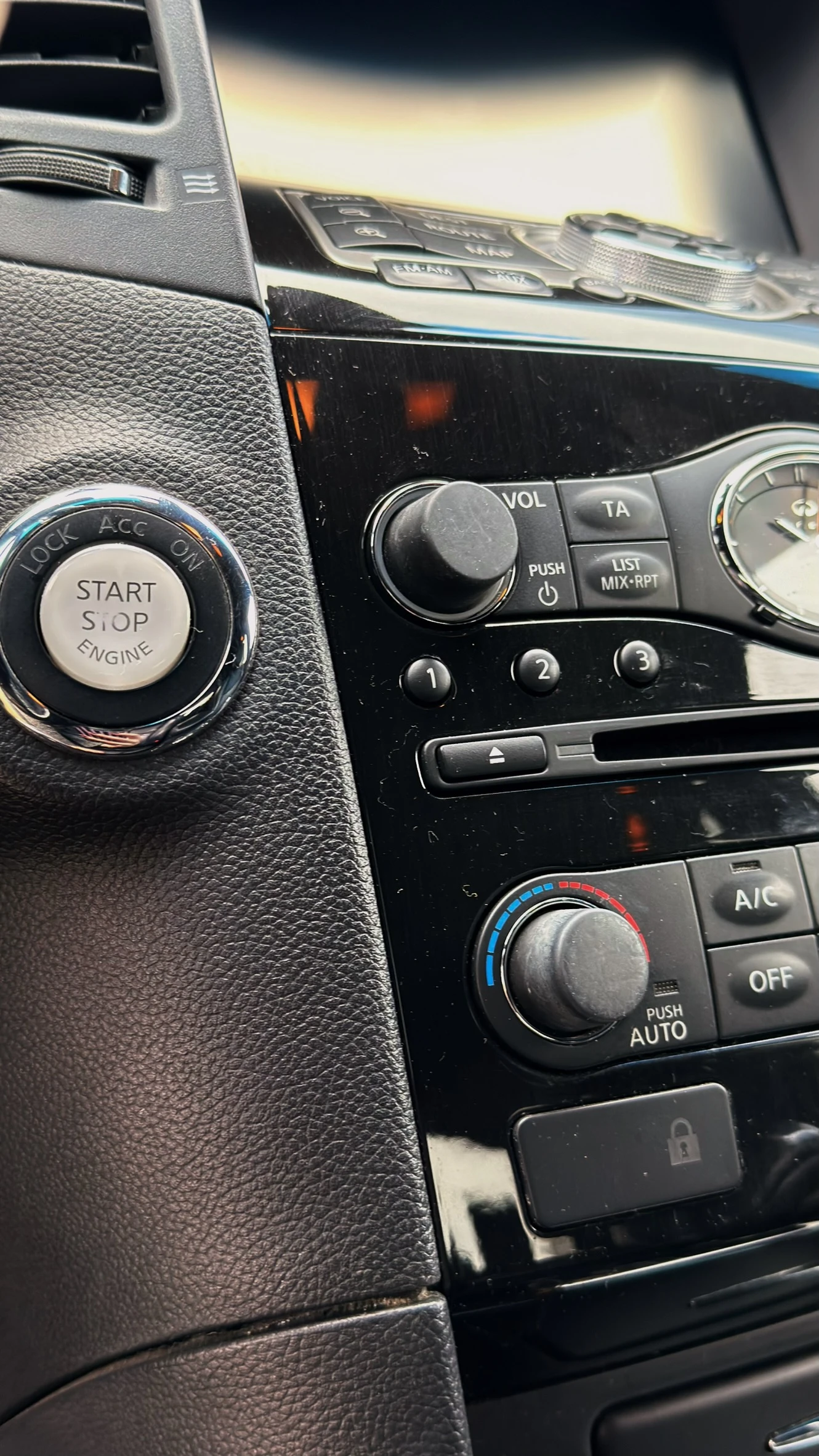 Infiniti QX70 S 3.0d V6| ����� �����| ����� ����������| ������ � | Mobile.bg � ����������� 11