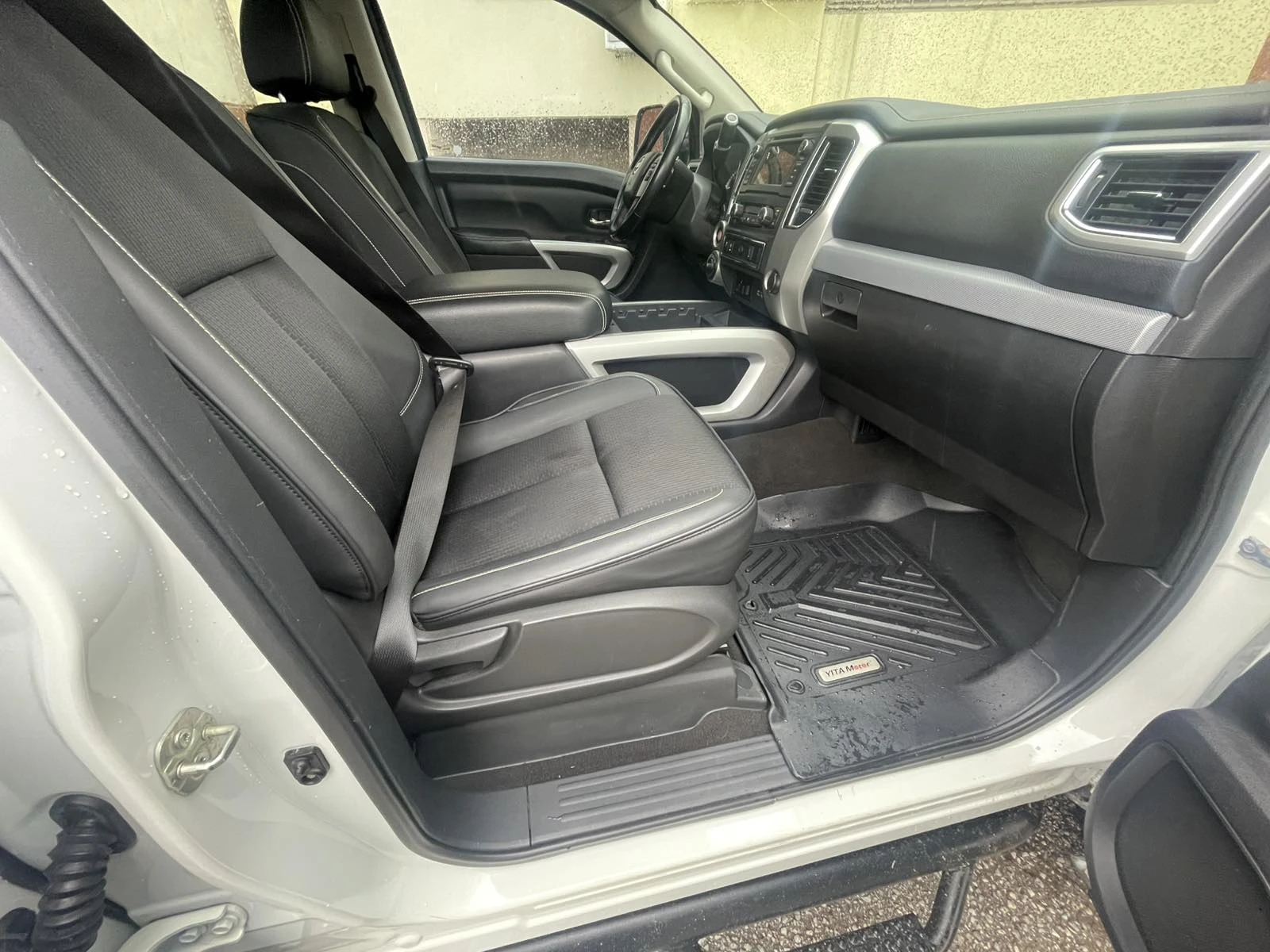 Nissan Titan crew cab, снимка 12 - Автомобили и джипове - 54577017