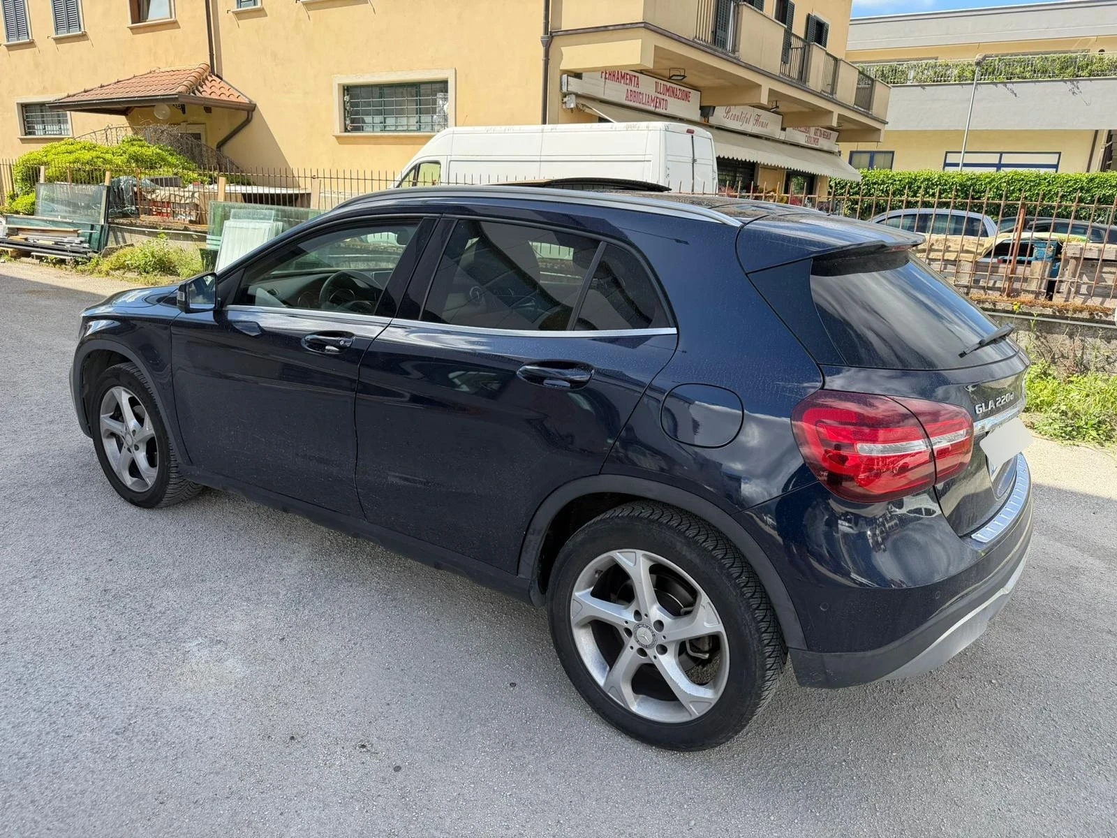 Mercedes-Benz GLA 220 d Automatic 4Matic Business, снимка 6 - Автомобили и джипове - 54585131