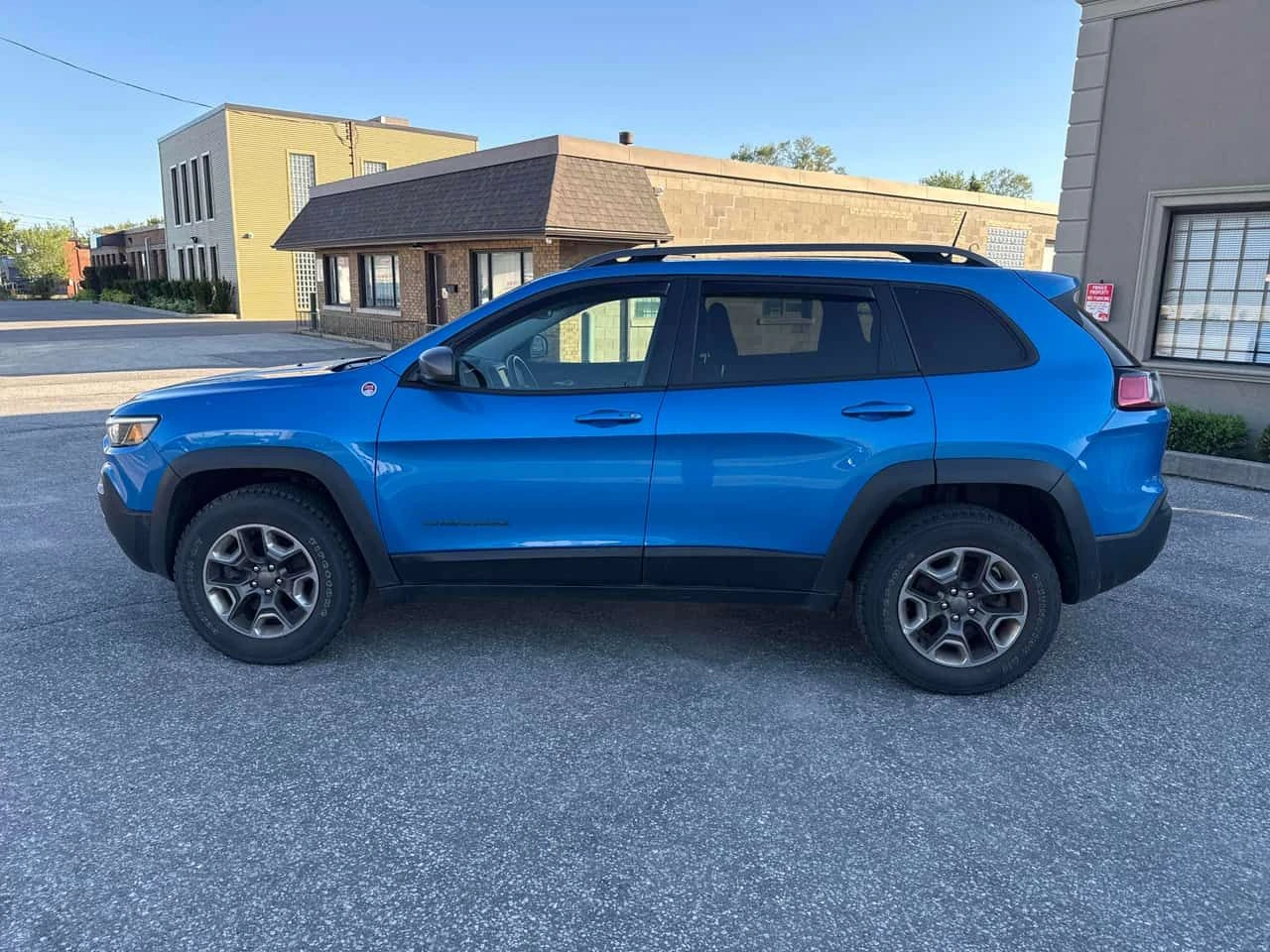 Jeep Cherokee * Trailhawk Elite * АВТОКРЕДИТ БЕЗ ПЪРВОНАЧАЛНА* , снимка 2 - Автомобили и джипове - 54710999