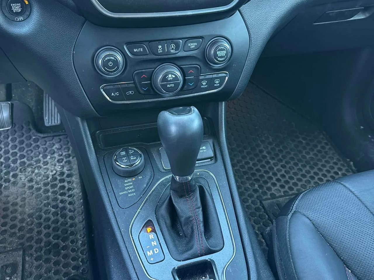 Jeep Cherokee * Trailhawk Elite * АВТОКРЕДИТ БЕЗ ПЪРВОНАЧАЛНА* , снимка 10 - Автомобили и джипове - 54710999