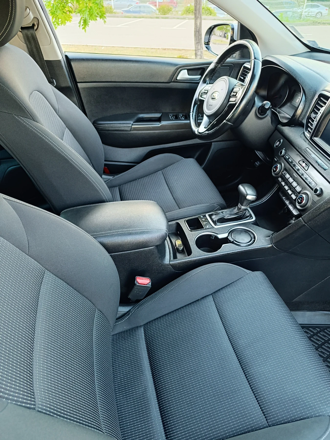 Kia Sportage 1, 6 AWD  бензин , снимка 6 - Автомобили и джипове - 55094350