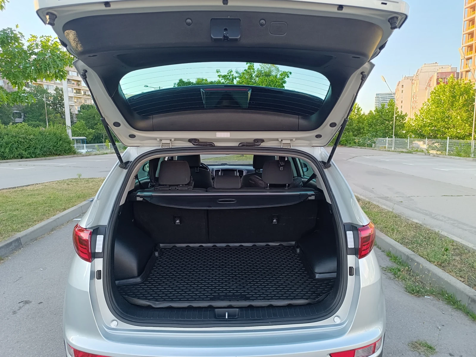 Kia Sportage 1, 6 AWD  бензин , снимка 5 - Автомобили и джипове - 55094350
