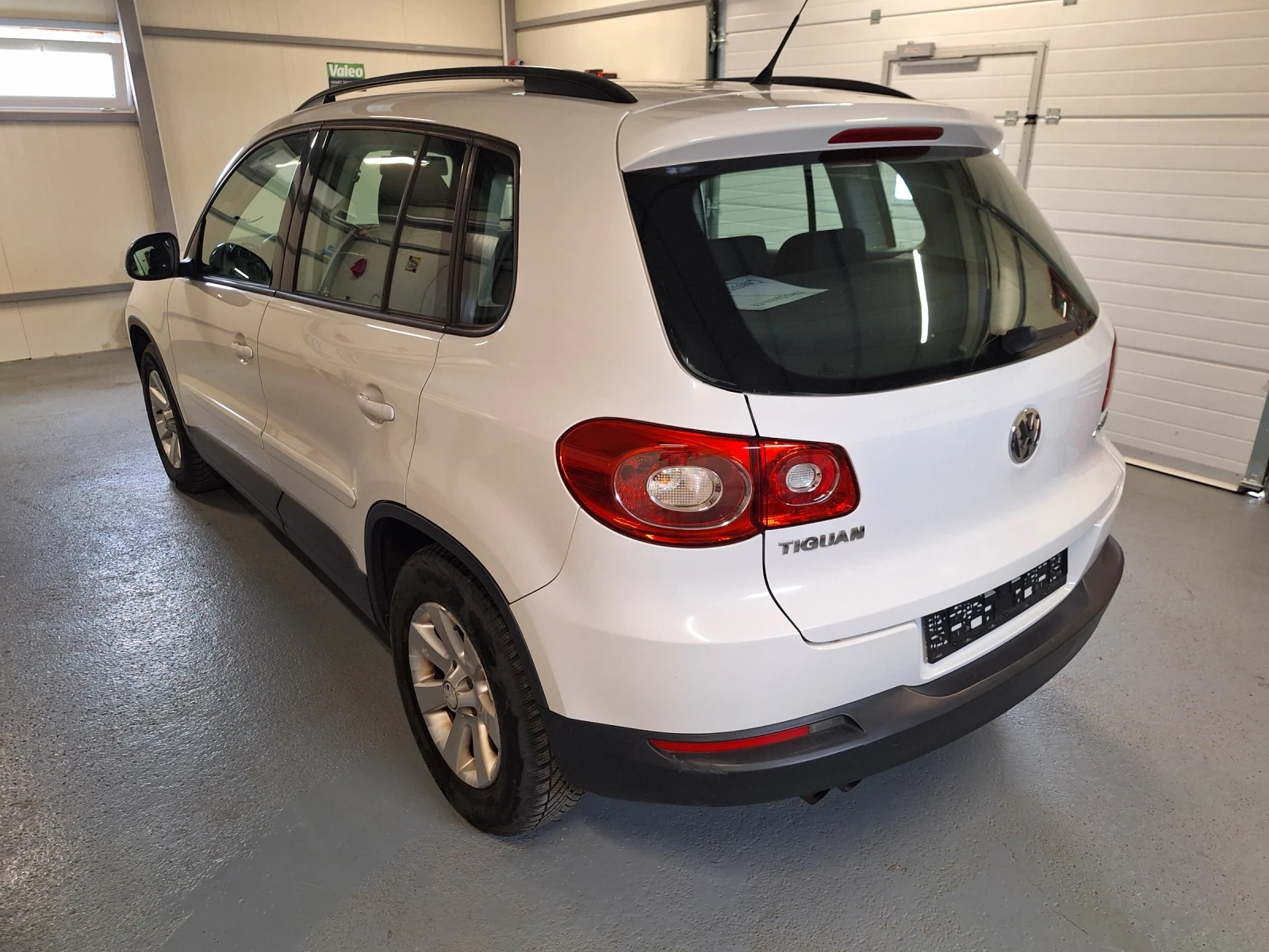 VW Tiguan 2.0 TDI 4x4, снимка 2 - Автомобили и джипове - 55958977