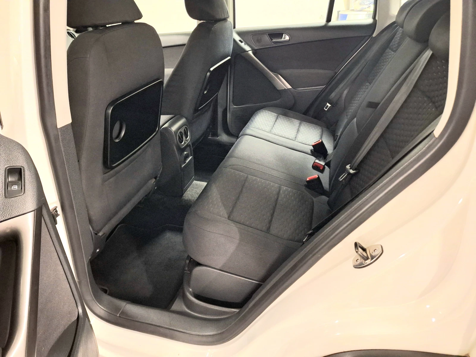 VW Tiguan 2.0 TDI 4x4, снимка 11 - Автомобили и джипове - 55958977