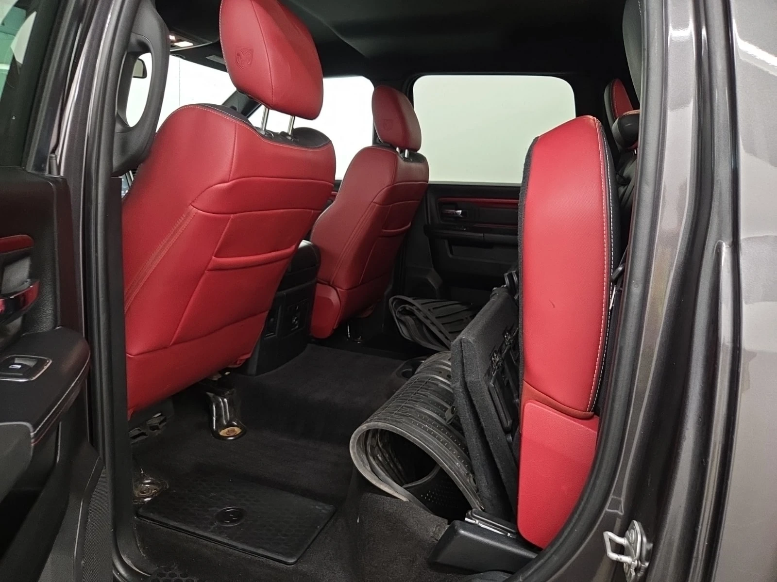 Dodge RAM 1500 REBEL 5.7| PANO| ПОДГРЕВИ| 2 КЛЮЧА| , снимка 12 - Автомобили и джипове - 55986697
