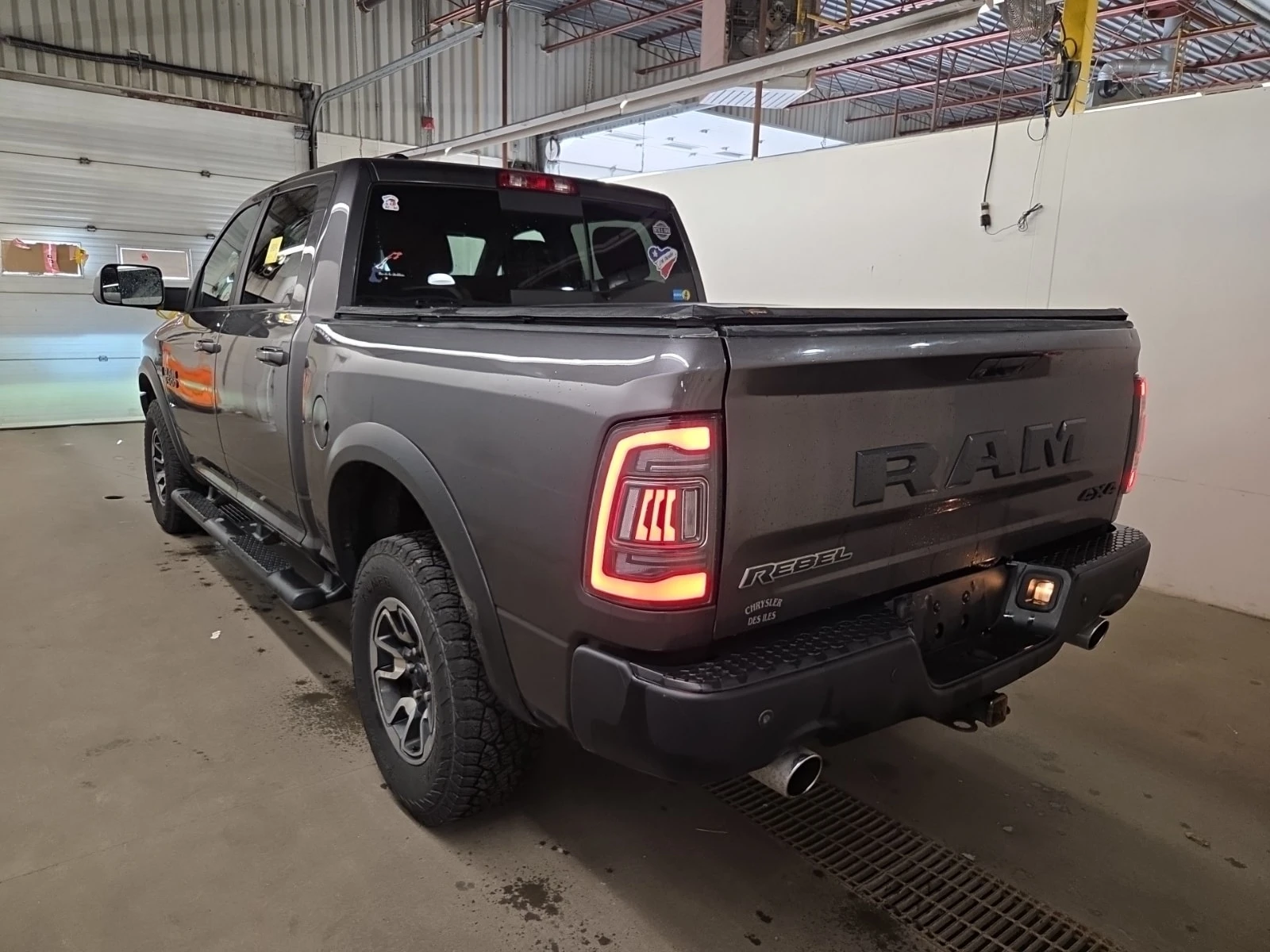 Dodge RAM 1500 REBEL 5.7| PANO| ПОДГРЕВИ| 2 КЛЮЧА| , снимка 4 - Автомобили и джипове - 55986697