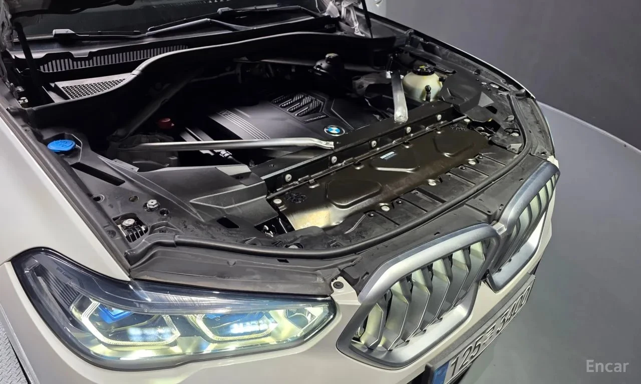 BMW X6 xDrive40i M Sport/ДИСТР/ОБДУХ/ХЕДЪП/ЛАЗЕРИ/МАСАЖ, снимка 6 - Автомобили и джипове - 56003137
