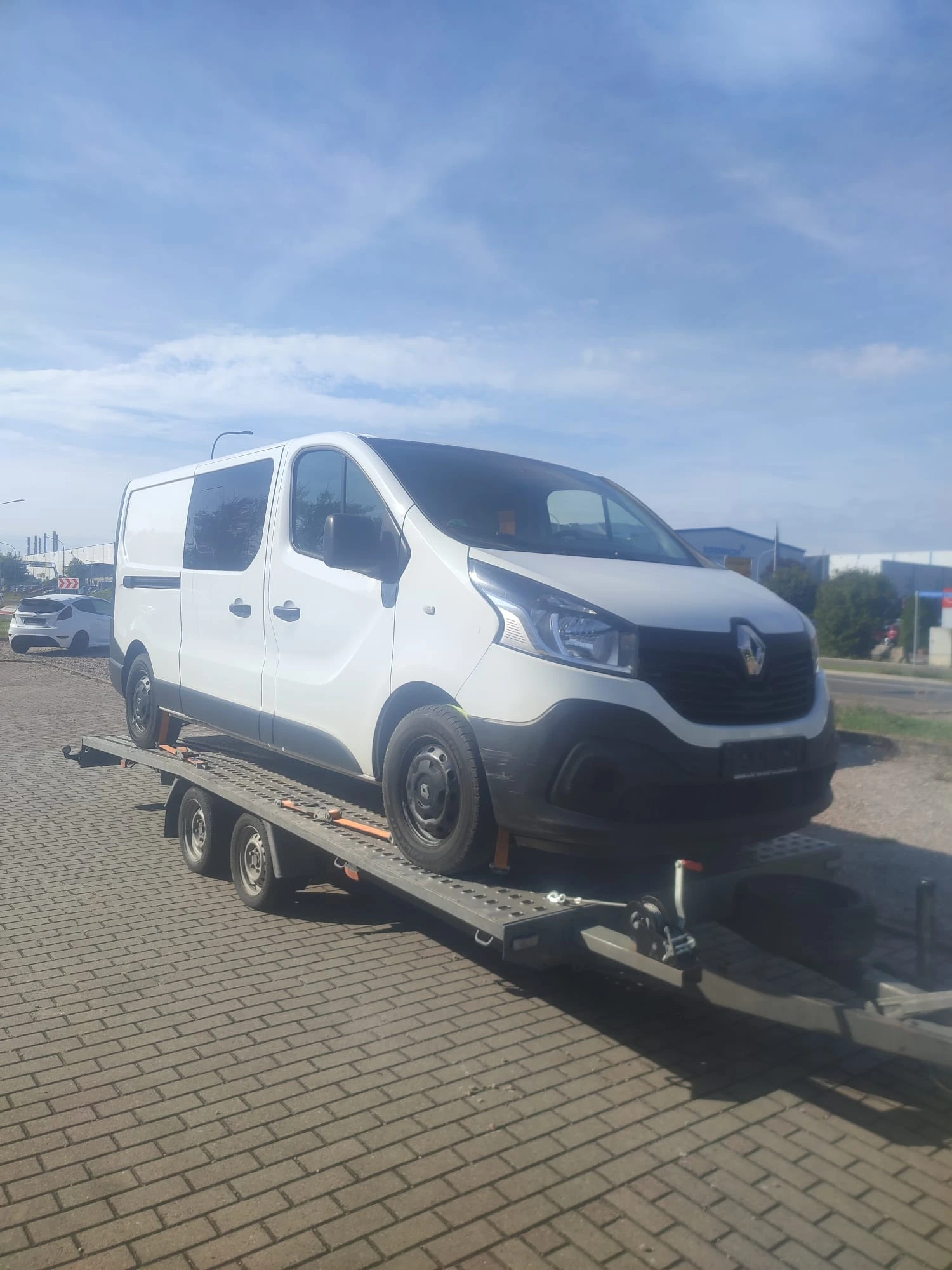 Renault Trafic 2.2, снимка 2 - Бусове и автобуси - 54914685