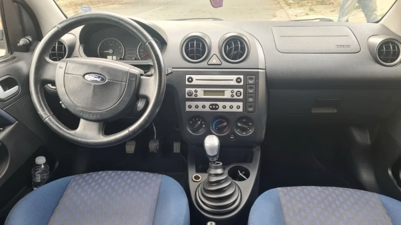 Ford Fiesta 1.3, снимка 8 - Автомобили и джипове - 49235209