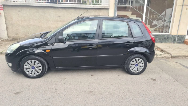 Ford Fiesta 1.3, снимка 3 - Автомобили и джипове - 49235209