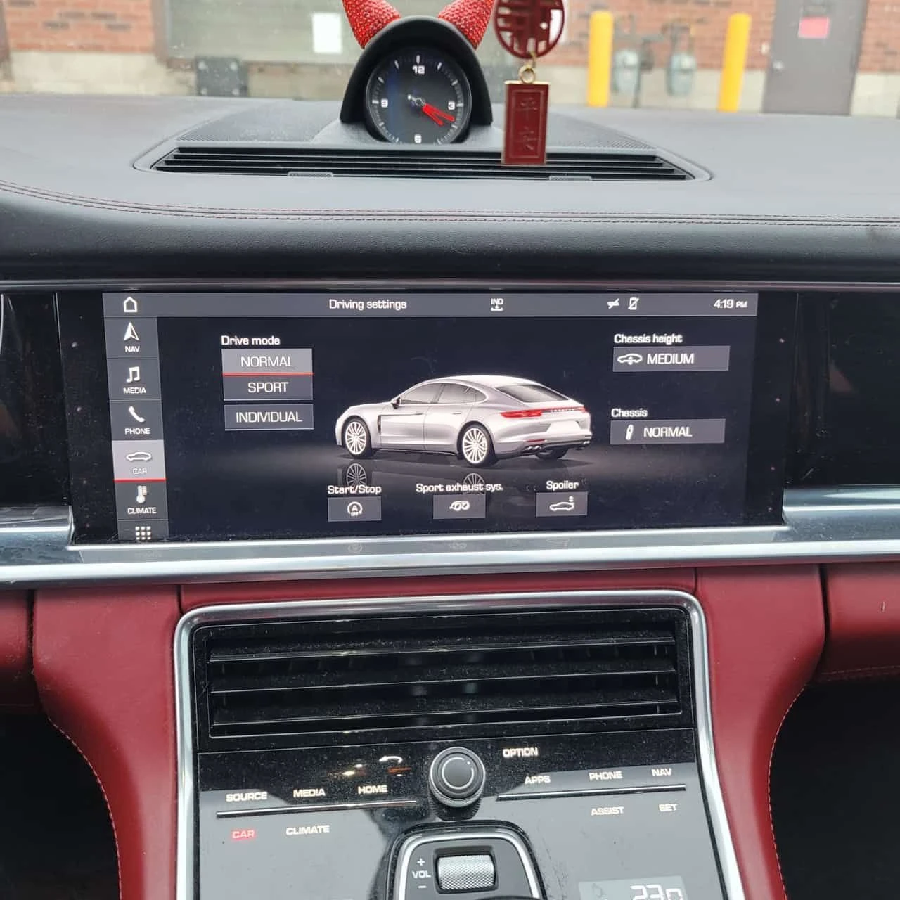 Porsche Panamera  4 AWD /CARFAX / ГУМИ С ДЖАНТИ  - изображение 9