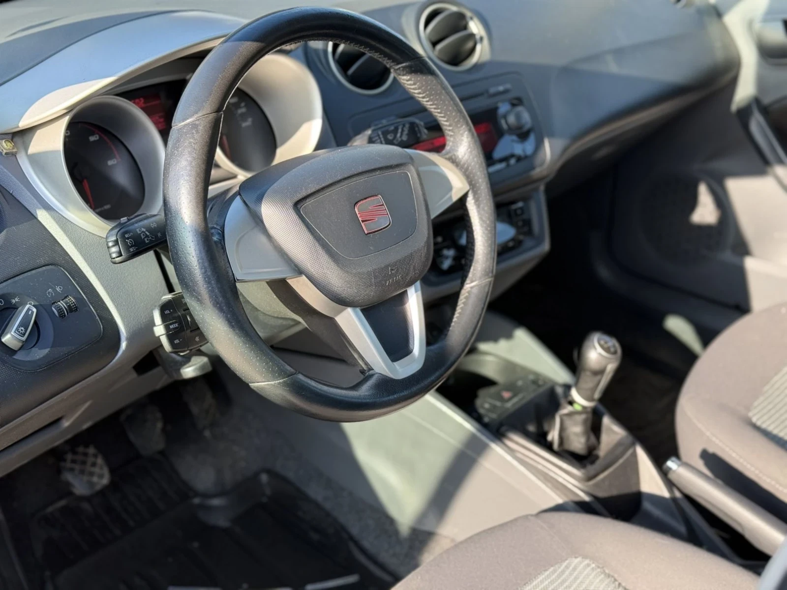 Seat Ibiza 1.6 Тди 105кс, снимка 8 - Автомобили и джипове - 53755026