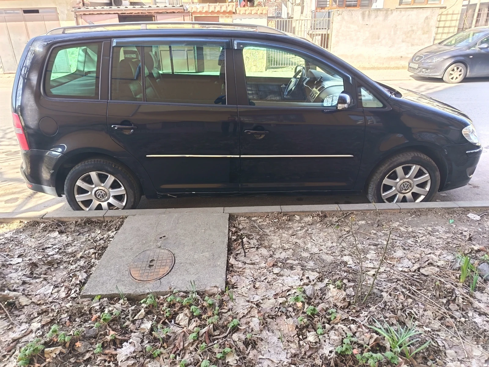 VW Touran Ekofuel/facelift/заводски метан, снимка 4 - Автомобили и джипове - 53841089