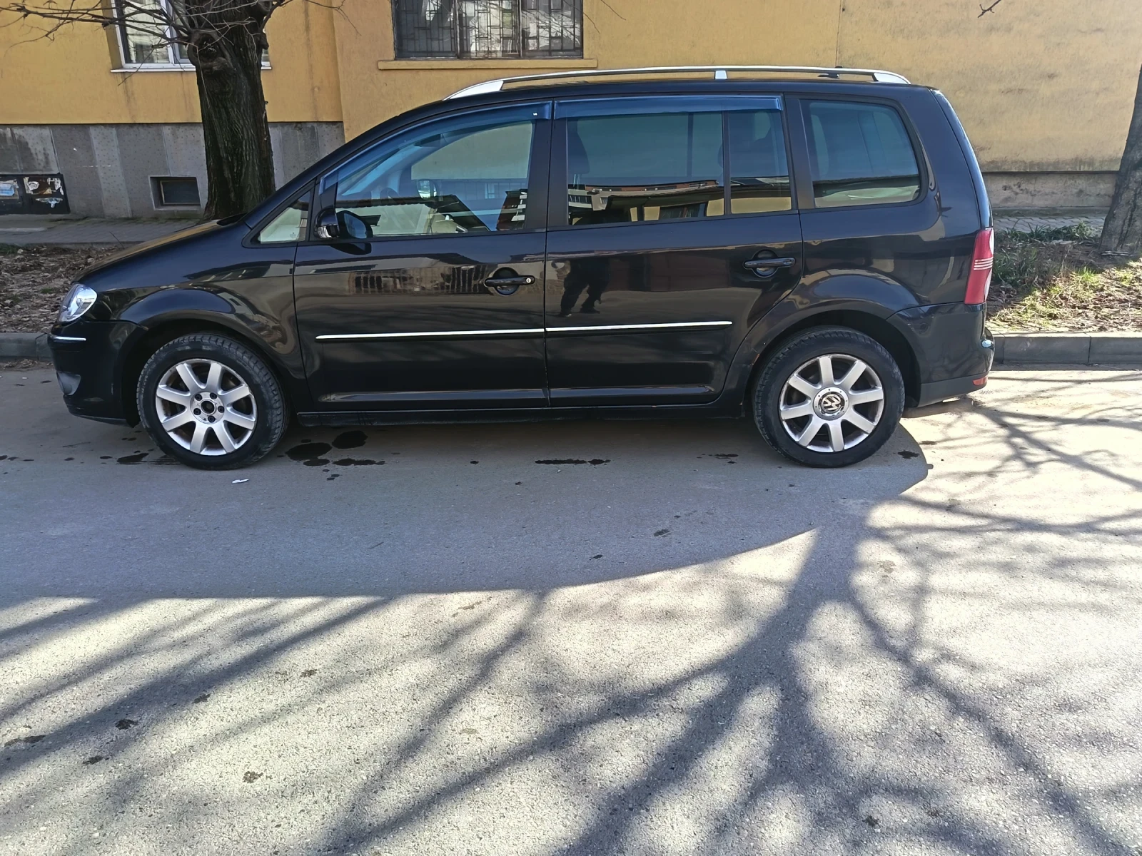 VW Touran Ekofuel/facelift/заводски метан, снимка 3 - Автомобили и джипове - 53841089
