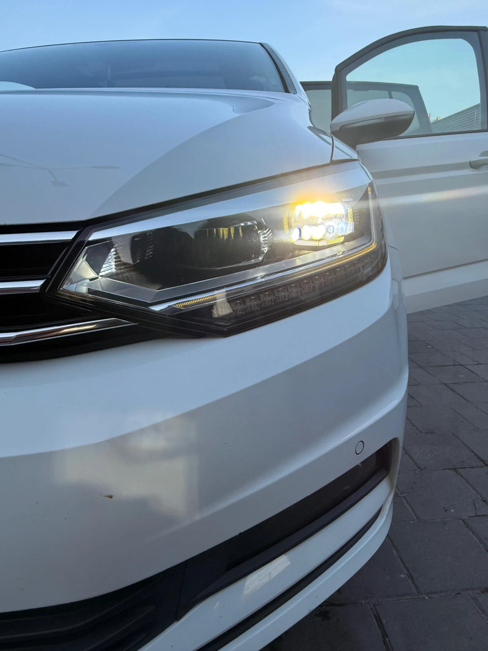 VW Touran, снимка 11 - Автомобили и джипове - 54194900