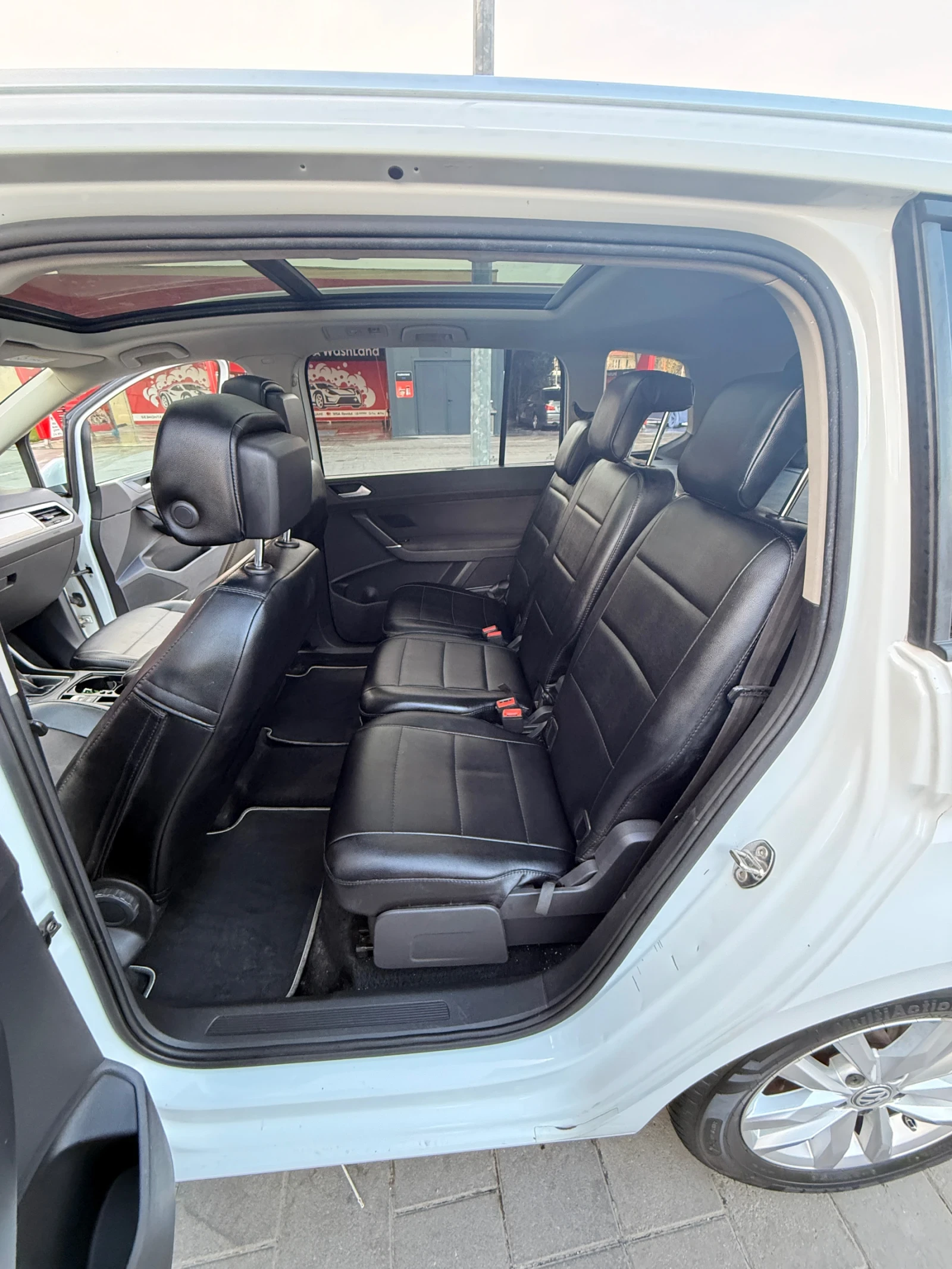 VW Touran, снимка 10 - Автомобили и джипове - 54194900