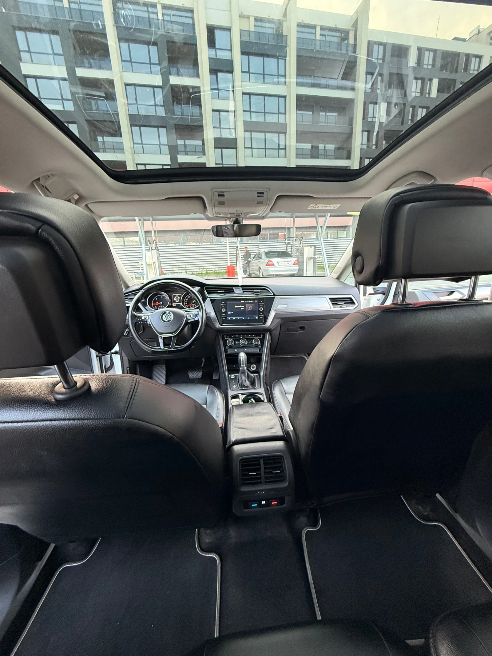 VW Touran, снимка 8 - Автомобили и джипове - 54194900