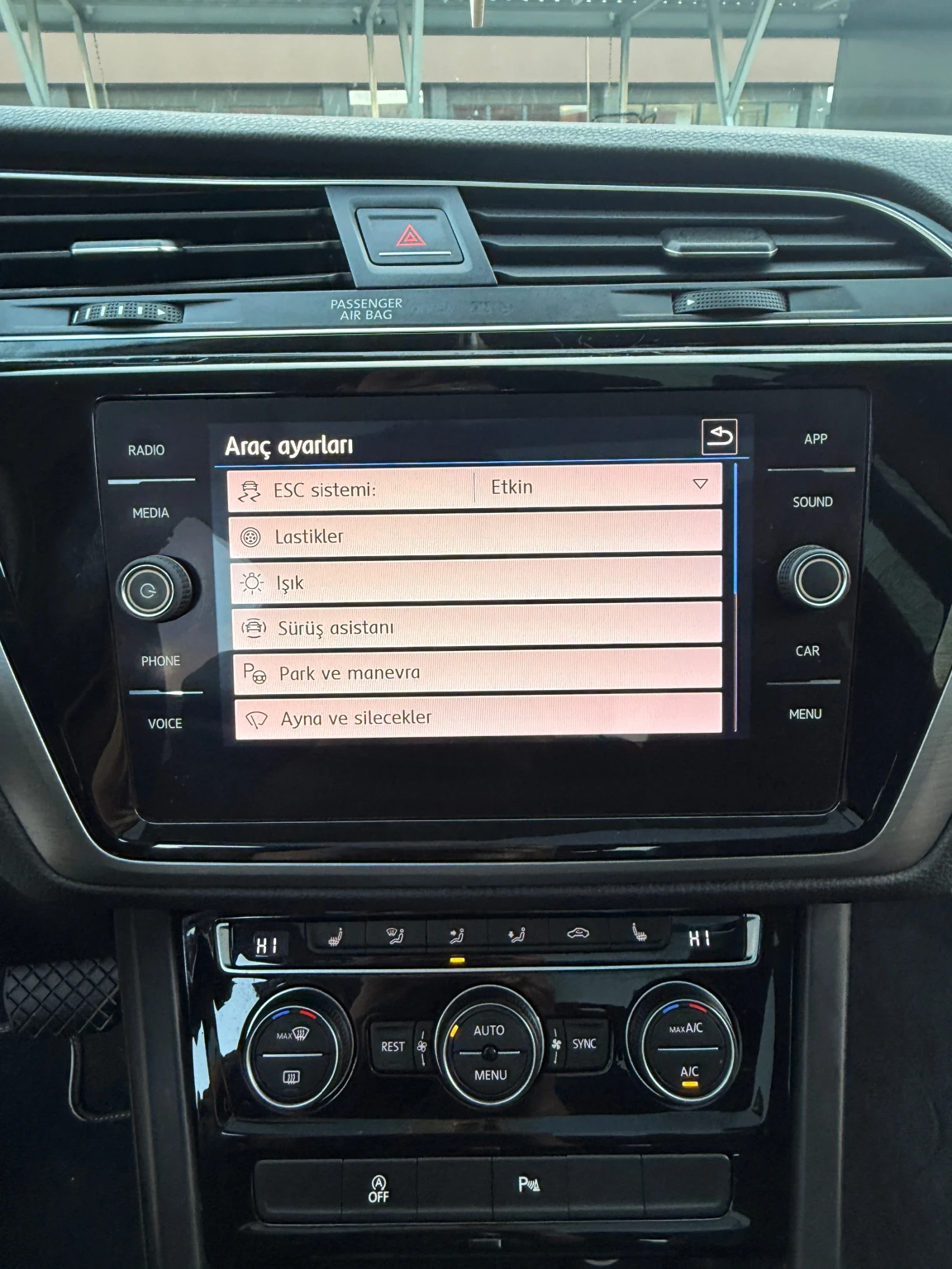 VW Touran, снимка 14 - Автомобили и джипове - 54194900