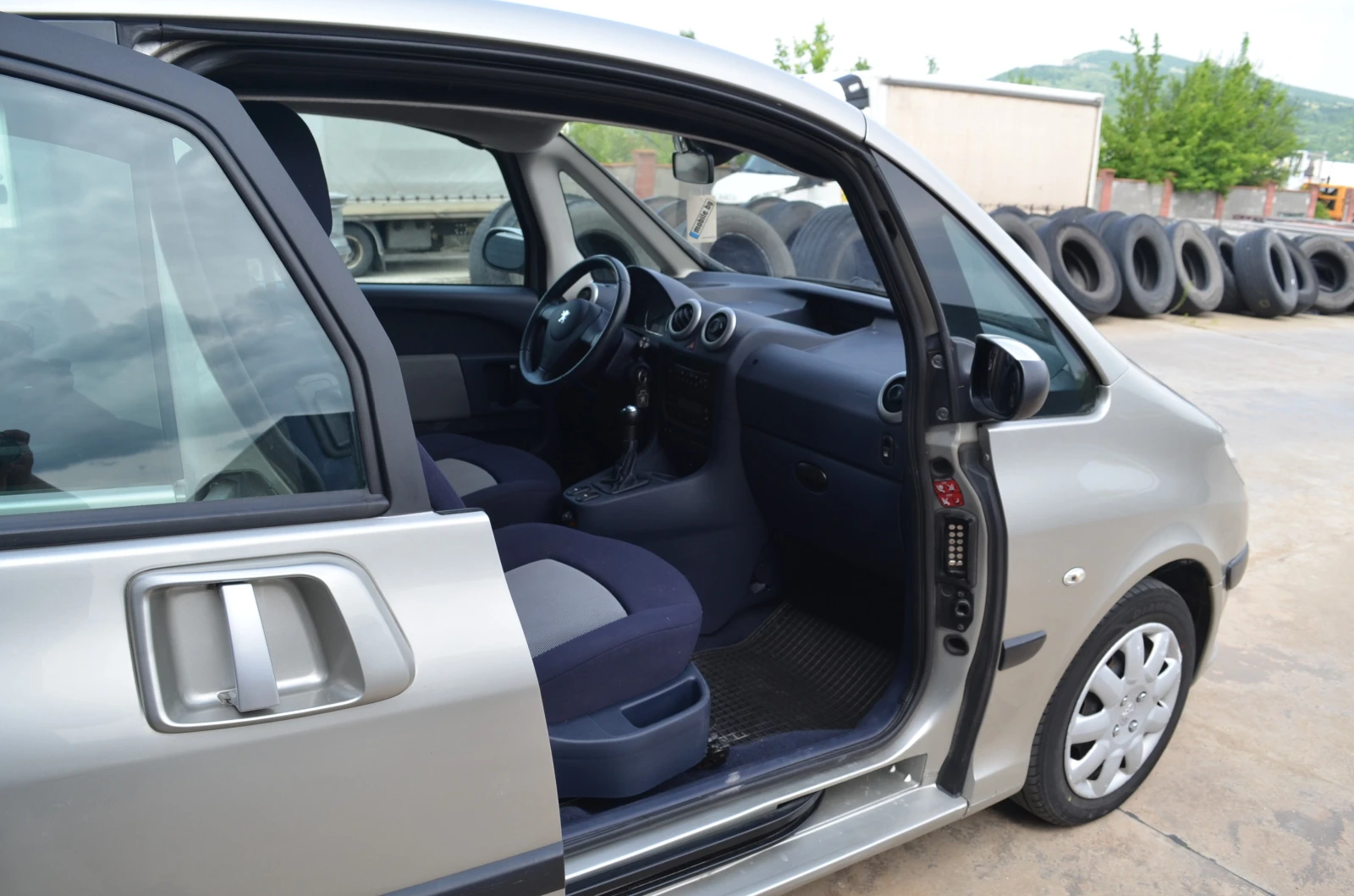 Peugeot 1007 1.4 HDI, снимка 12 - Автомобили и джипове - 54775050