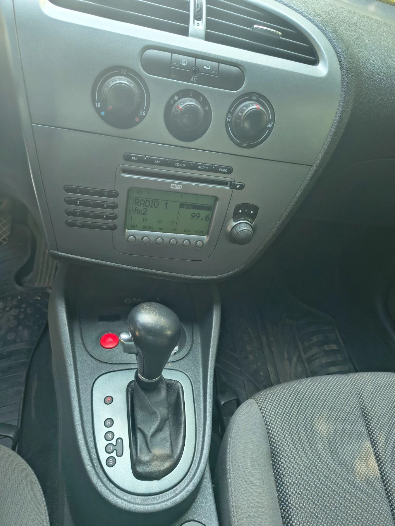 Seat Leon 1, 9d 105 avtomat, снимка 7 - Автомобили и джипове - 55652628