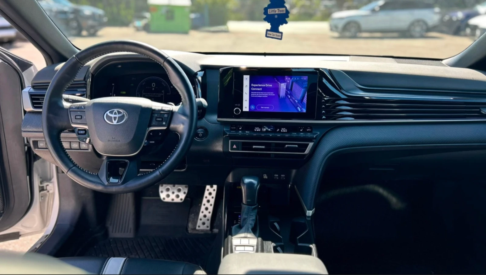 Toyota Camry Hybrid| SE Upgrade| CLEAN CARFAX, снимка 10 - Автомобили и джипове - 55827054