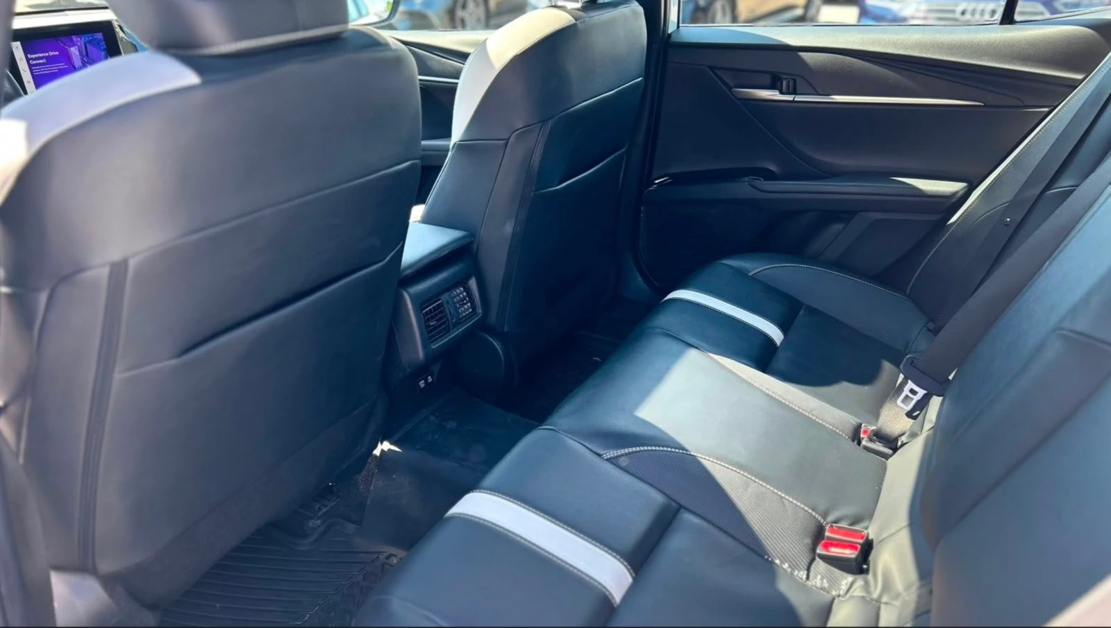 Toyota Camry Hybrid| SE Upgrade| CLEAN CARFAX, снимка 16 - Автомобили и джипове - 55827054