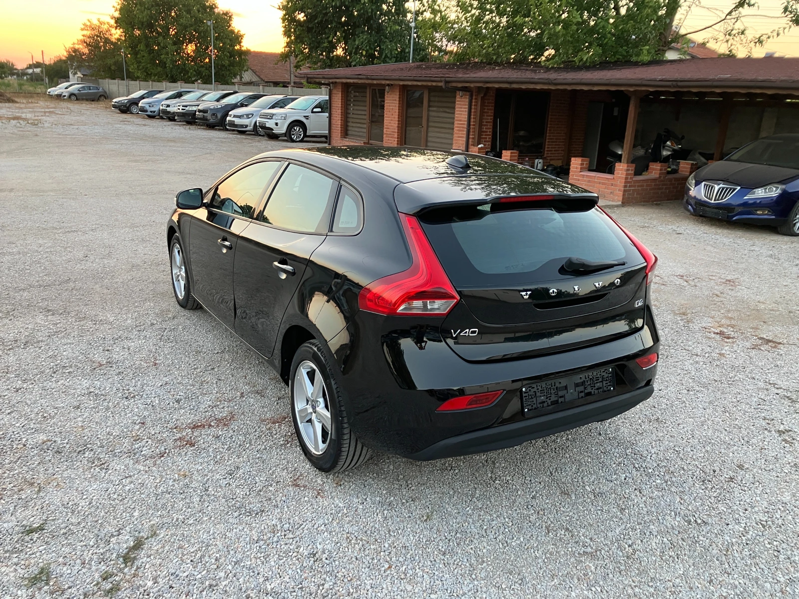 Volvo V40 2.0d R-Design, снимка 5 - Автомобили и джипове - 55905121