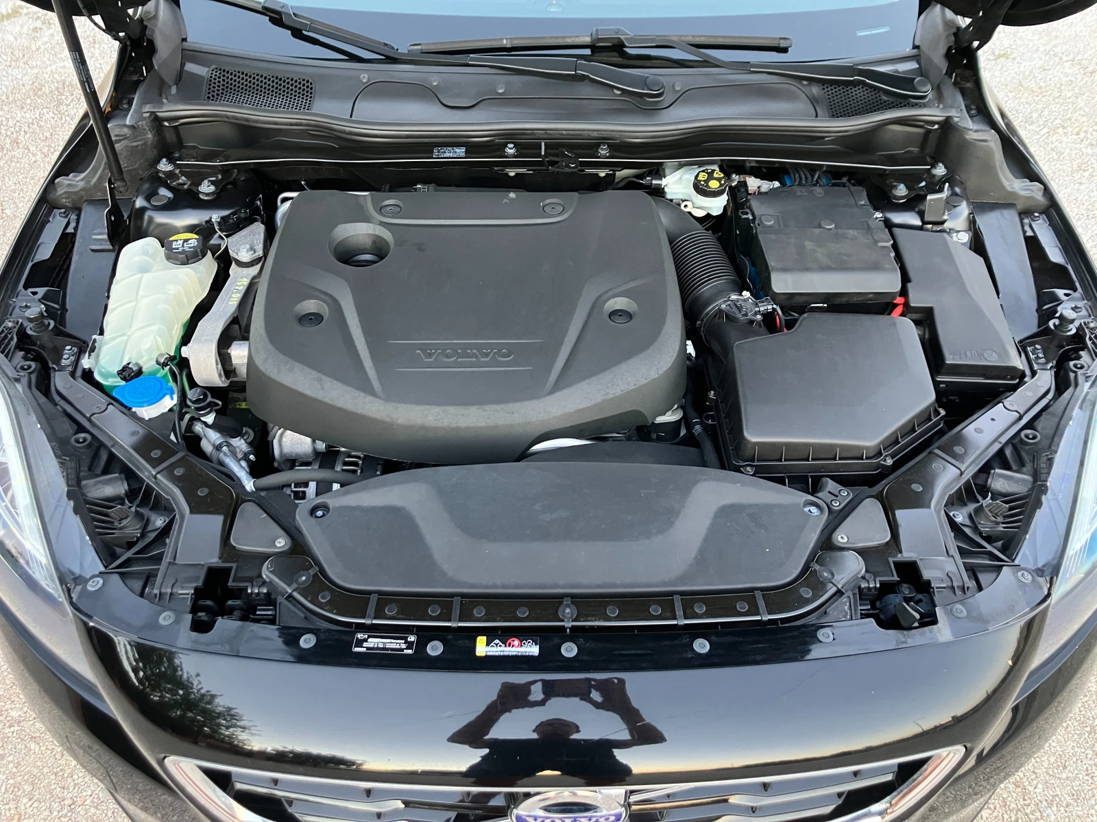 Volvo V40 2.0d R-Design, снимка 16 - Автомобили и джипове - 55905121