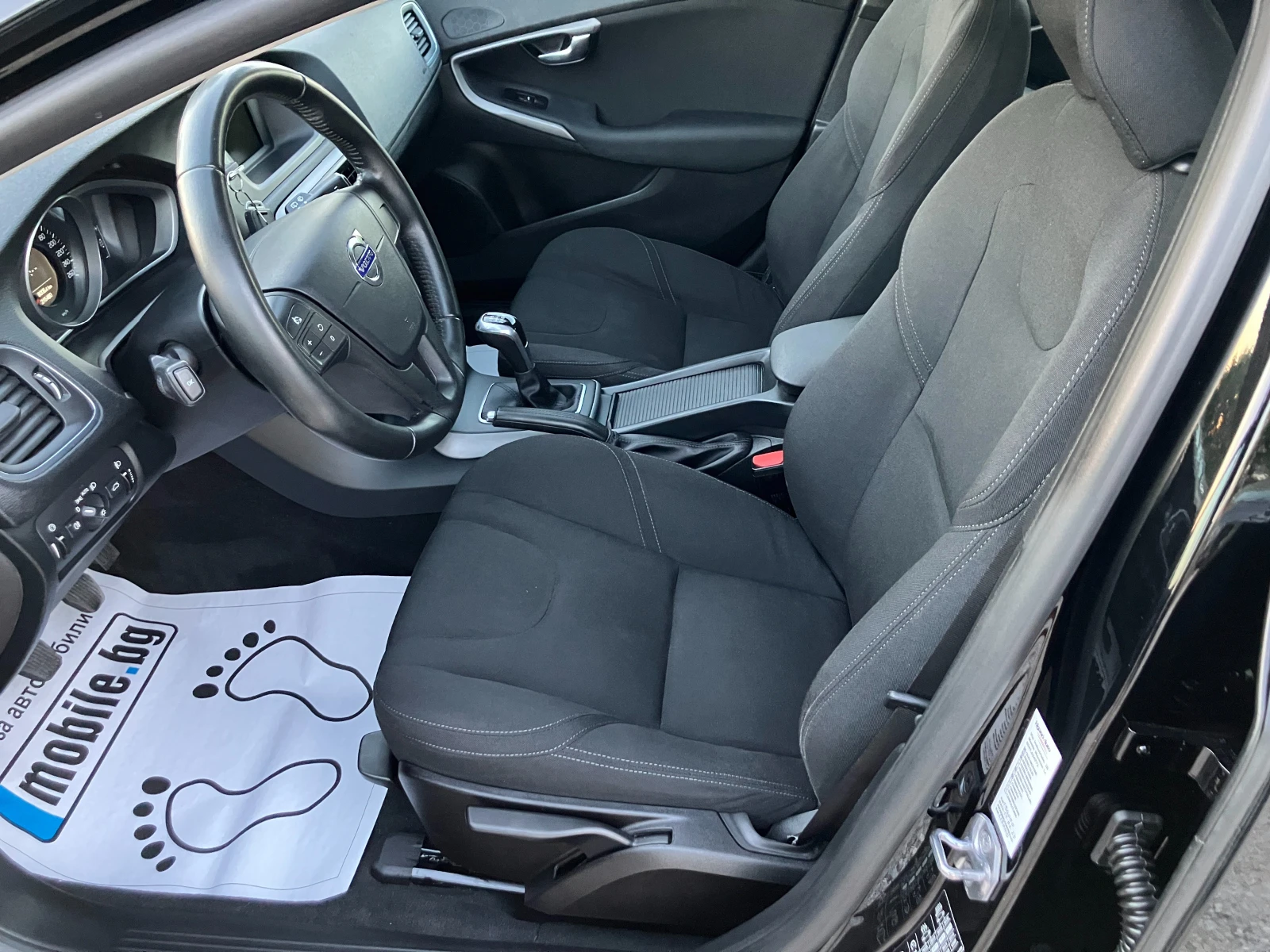 Volvo V40 2.0d R-Design, снимка 11 - Автомобили и джипове - 55905121