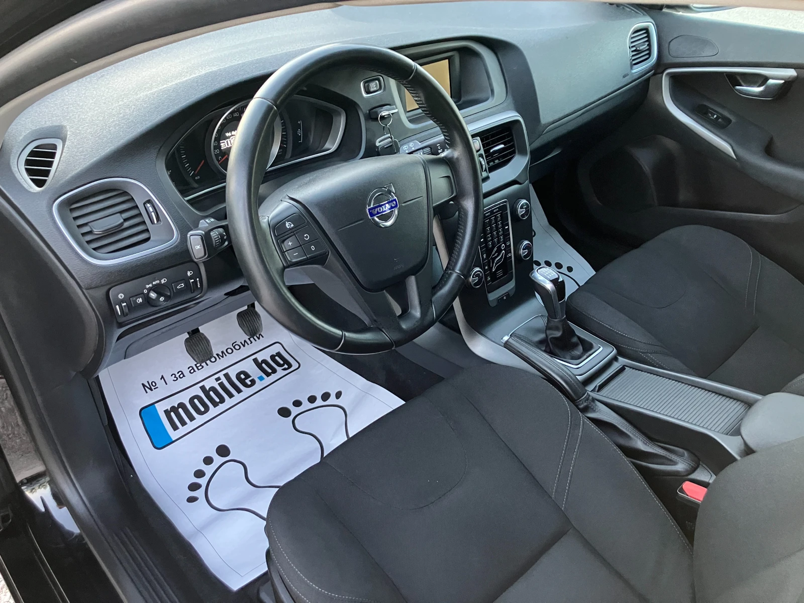 Volvo V40 2.0d R-Design, снимка 12 - Автомобили и джипове - 55905121