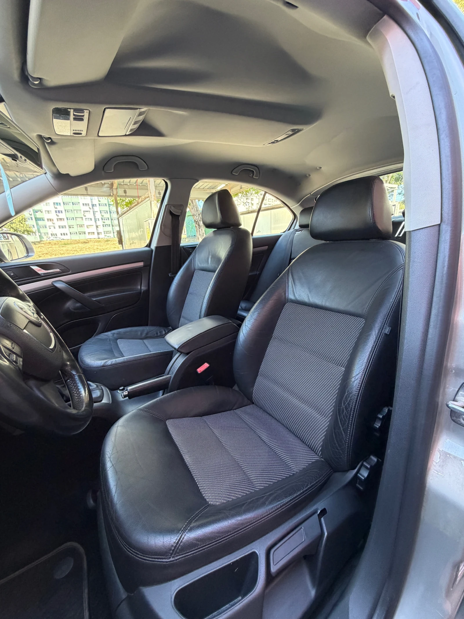 Skoda Octavia TDI РЕАЛНИ КИЛОМЕТРИ , снимка 7 - Автомобили и джипове - 56007799