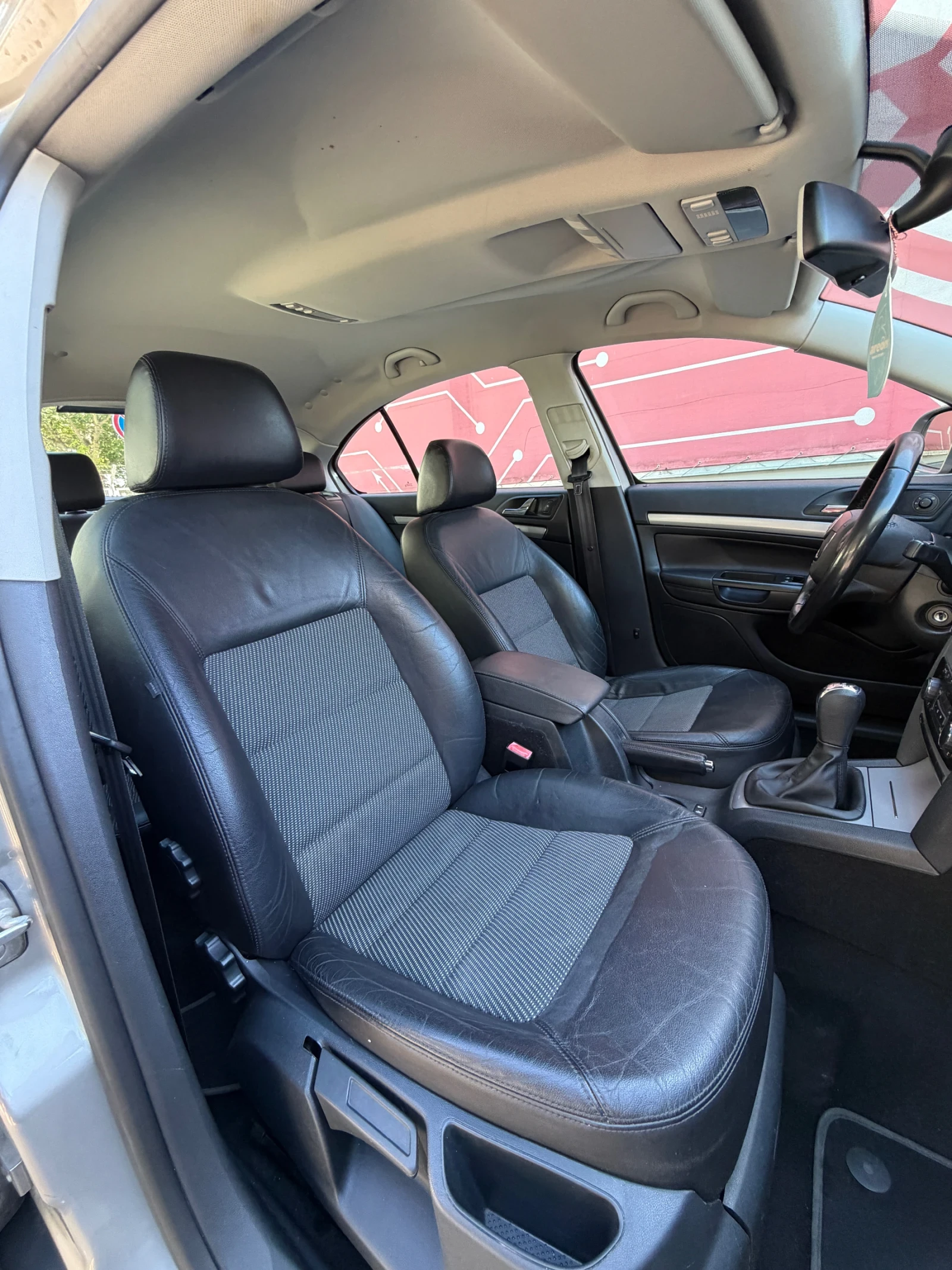 Skoda Octavia TDI РЕАЛНИ КИЛОМЕТРИ , снимка 8 - Автомобили и джипове - 56007799