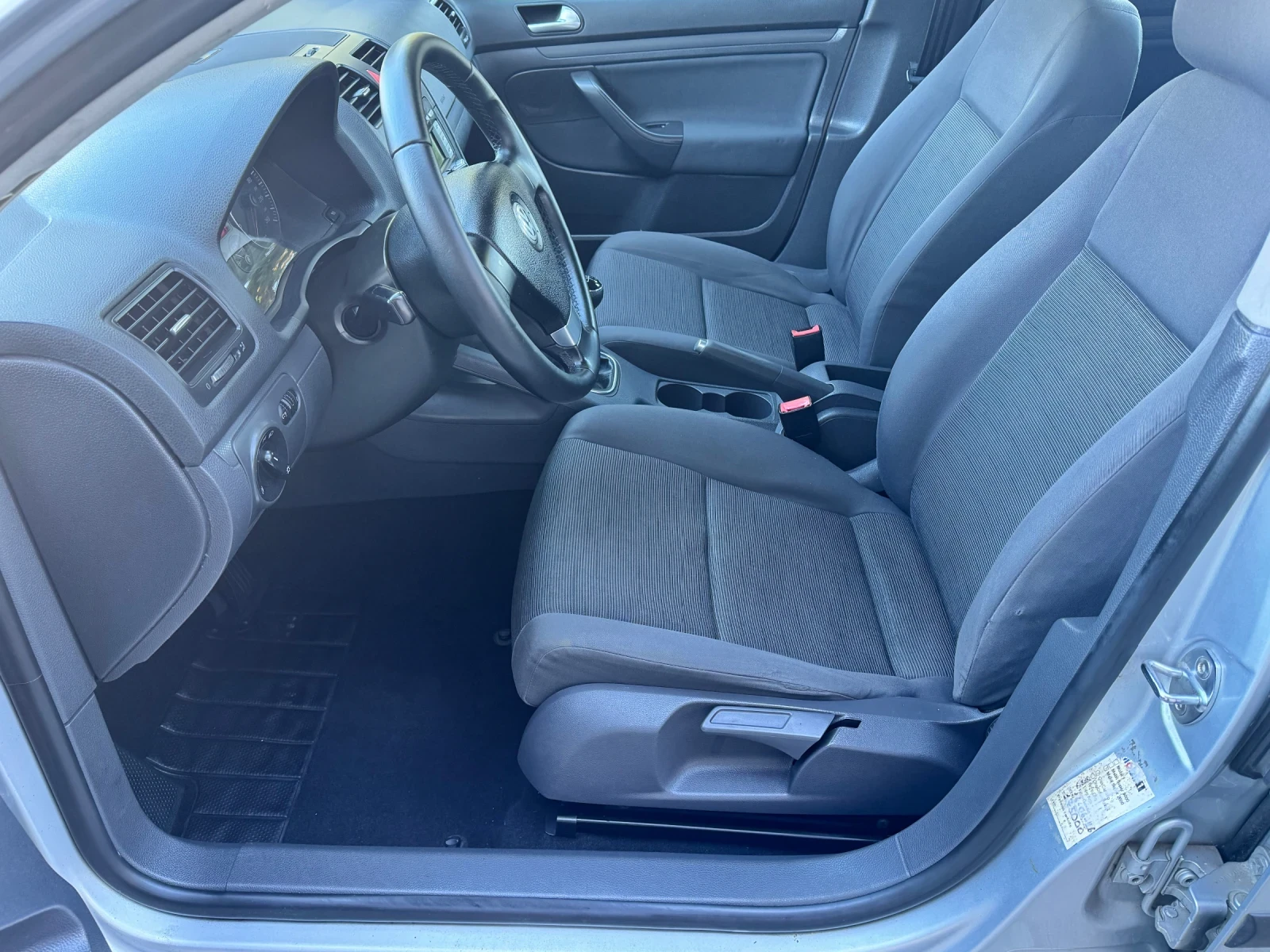 VW Golf 1.9 tdi, снимка 8 - Автомобили и джипове - 56560281