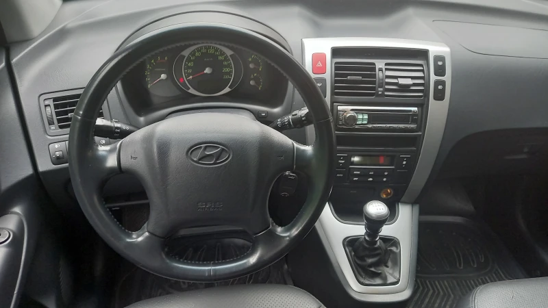 Hyundai Tucson, снимка 11 - Автомобили и джипове - 47193797