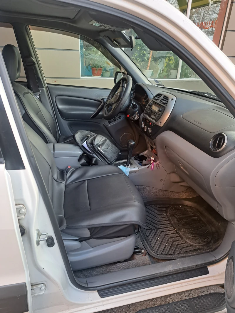 Toyota Rav4, снимка 6 - Автомобили и джипове - 49048096