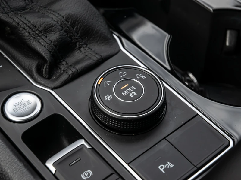 VW Atlas HIGHLINE / ПАНОРАМА / ПОДГРЕВИ / М.ТОЧКА, снимка 11 - Автомобили и джипове - 53394267