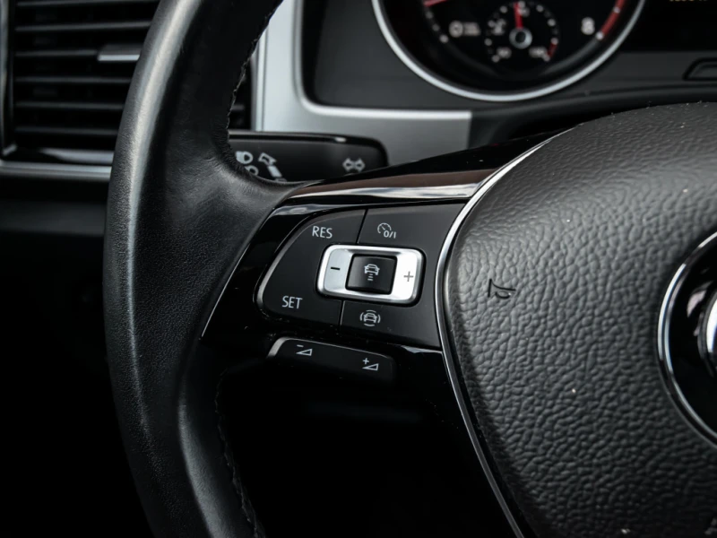 VW Atlas HIGHLINE / ПАНОРАМА / ПОДГРЕВИ / М.ТОЧКА, снимка 9 - Автомобили и джипове - 53394267