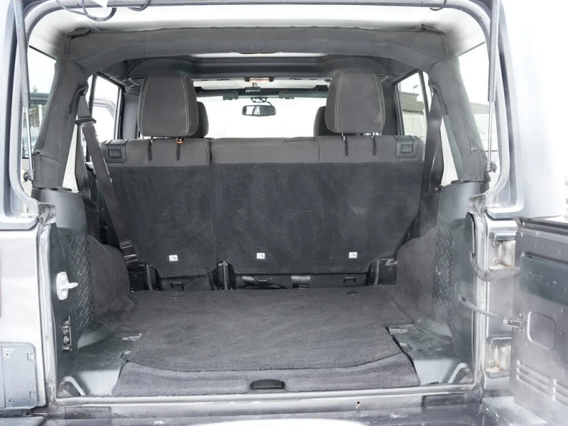 Jeep Wrangler JK Unlimited* Sahara 4WD* AвтоКредит* (ЦЕНА ДО БГ), снимка 14 - Автомобили и джипове - 53501164