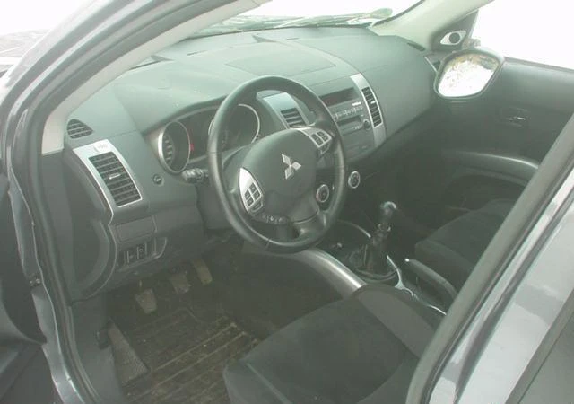 Mitsubishi Outlander 2.0 DI-D ЧАСТИ, снимка 16 - Автомобили и джипове - 1391709