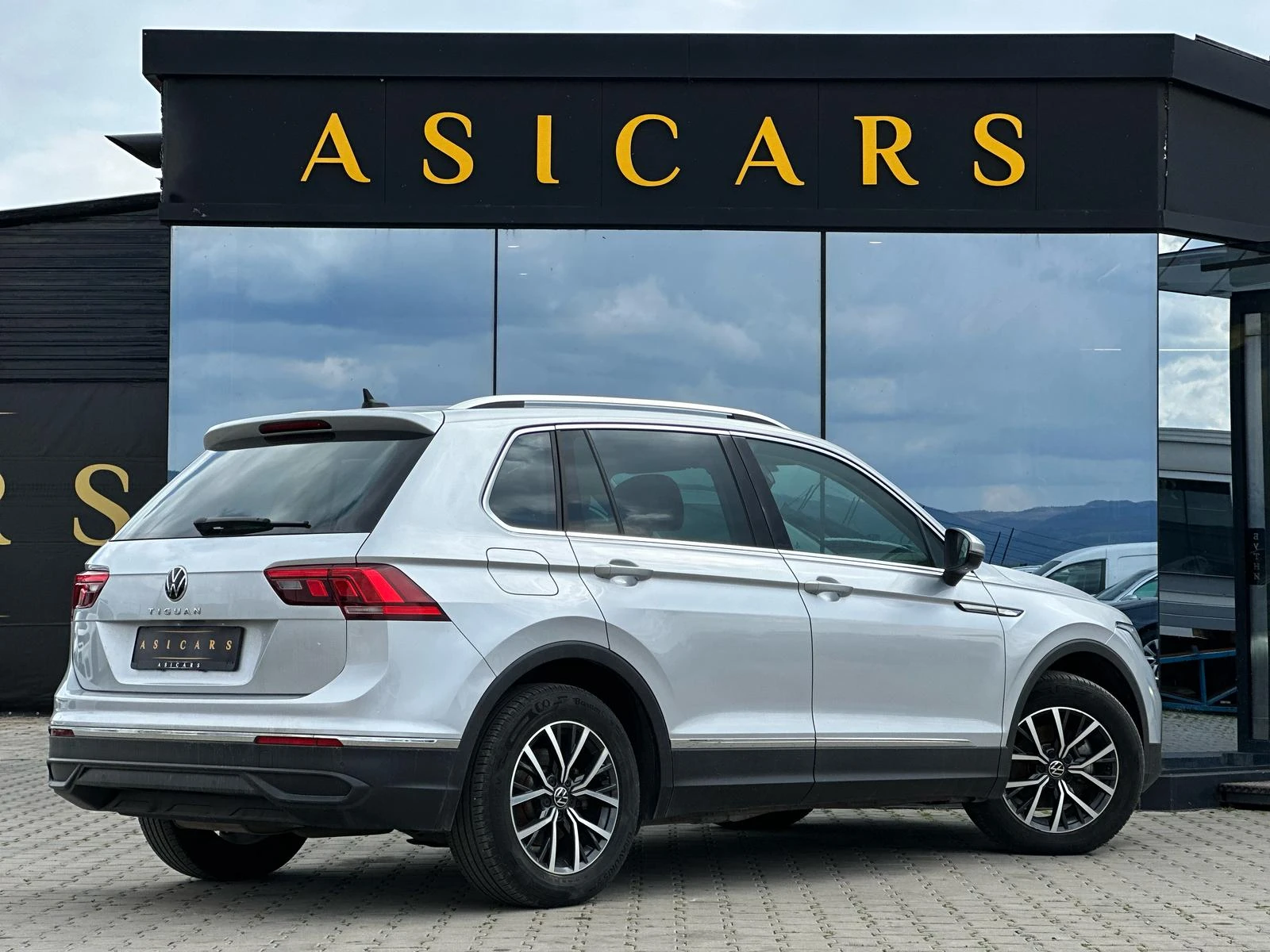 VW Tiguan / FACELIFT / 2.0TDI / 150 HP / TOP /  - изображение 5