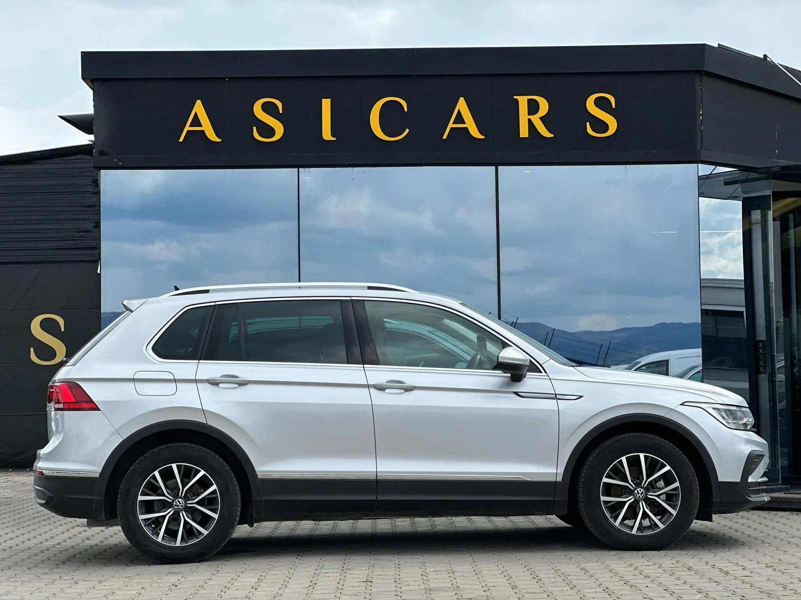VW Tiguan / FACELIFT / 2.0TDI / 150 HP / TOP /  - изображение 6