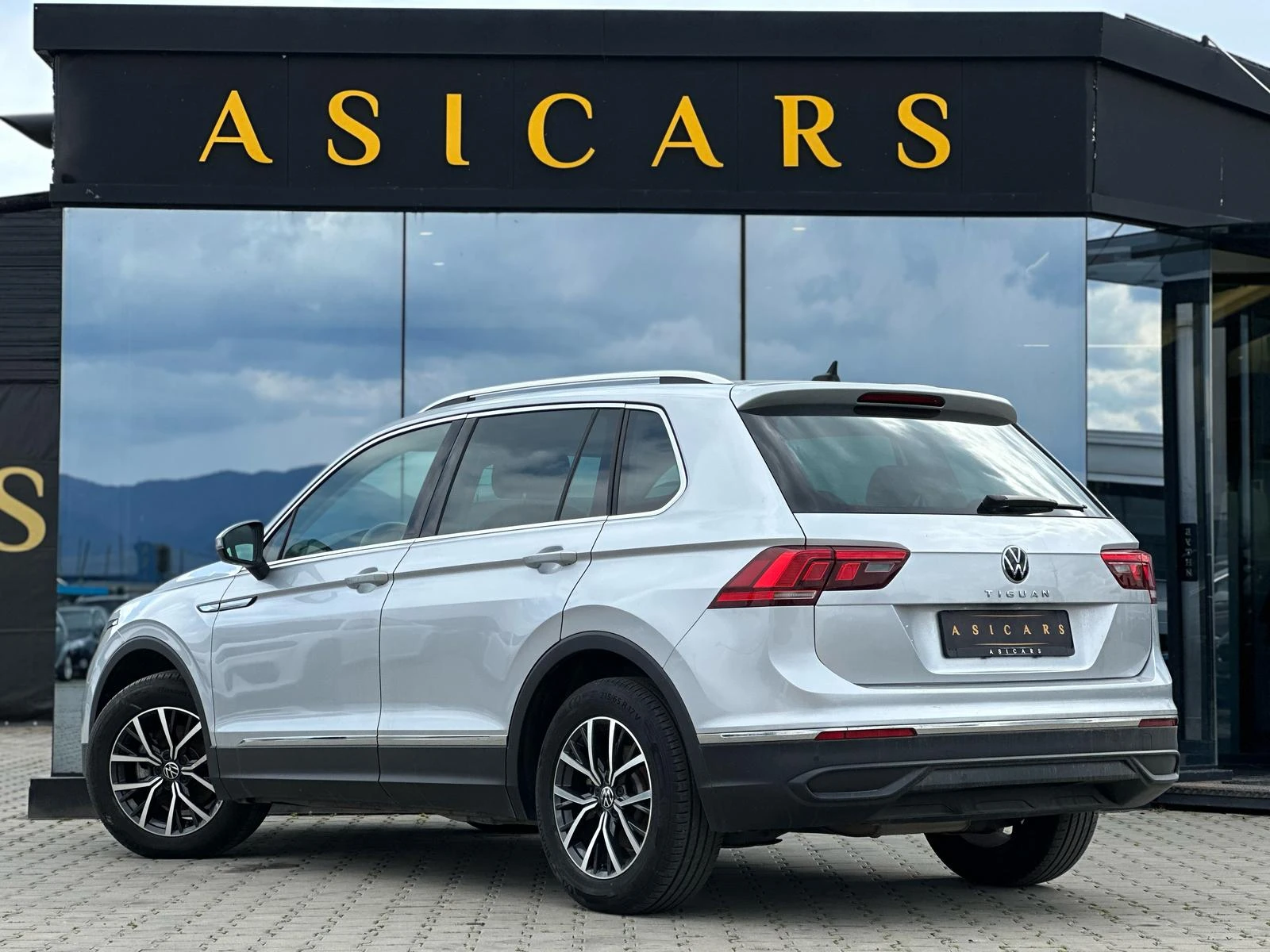 VW Tiguan / FACELIFT / 2.0TDI / 150 HP / TOP /  - изображение 3