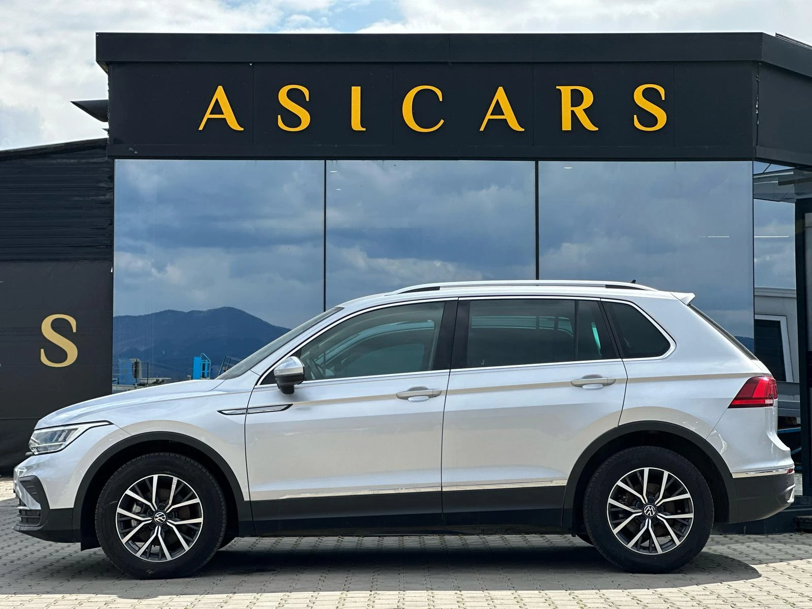 VW Tiguan / FACELIFT / 2.0TDI / 150 HP / TOP /  - изображение 2