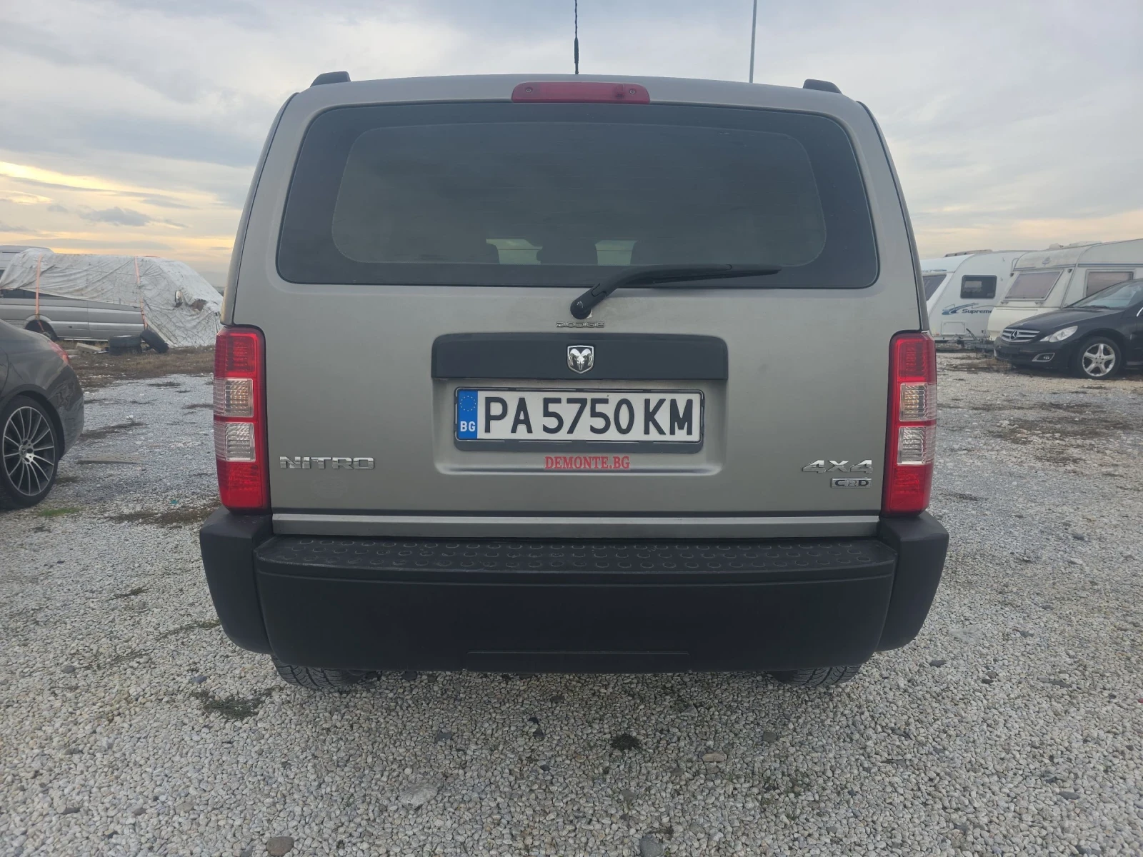 Dodge Nitro 2.8GRD 177ps 4x4 - изображение 5