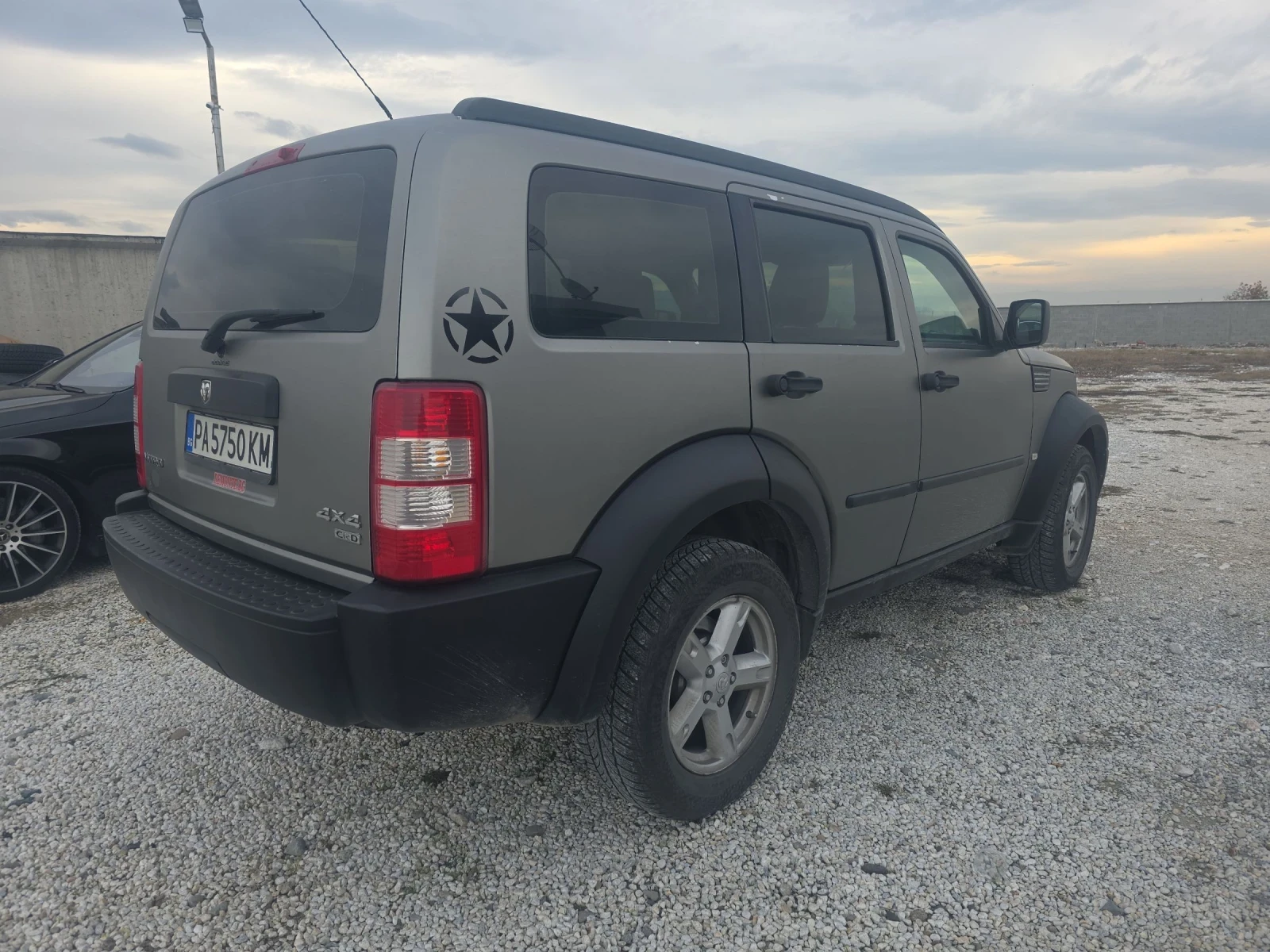 Dodge Nitro 2.8GRD 177ps 4x4 - изображение 6