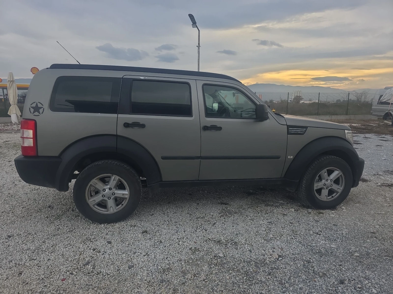 Dodge Nitro 2.8GRD 177ps 4x4 - изображение 7