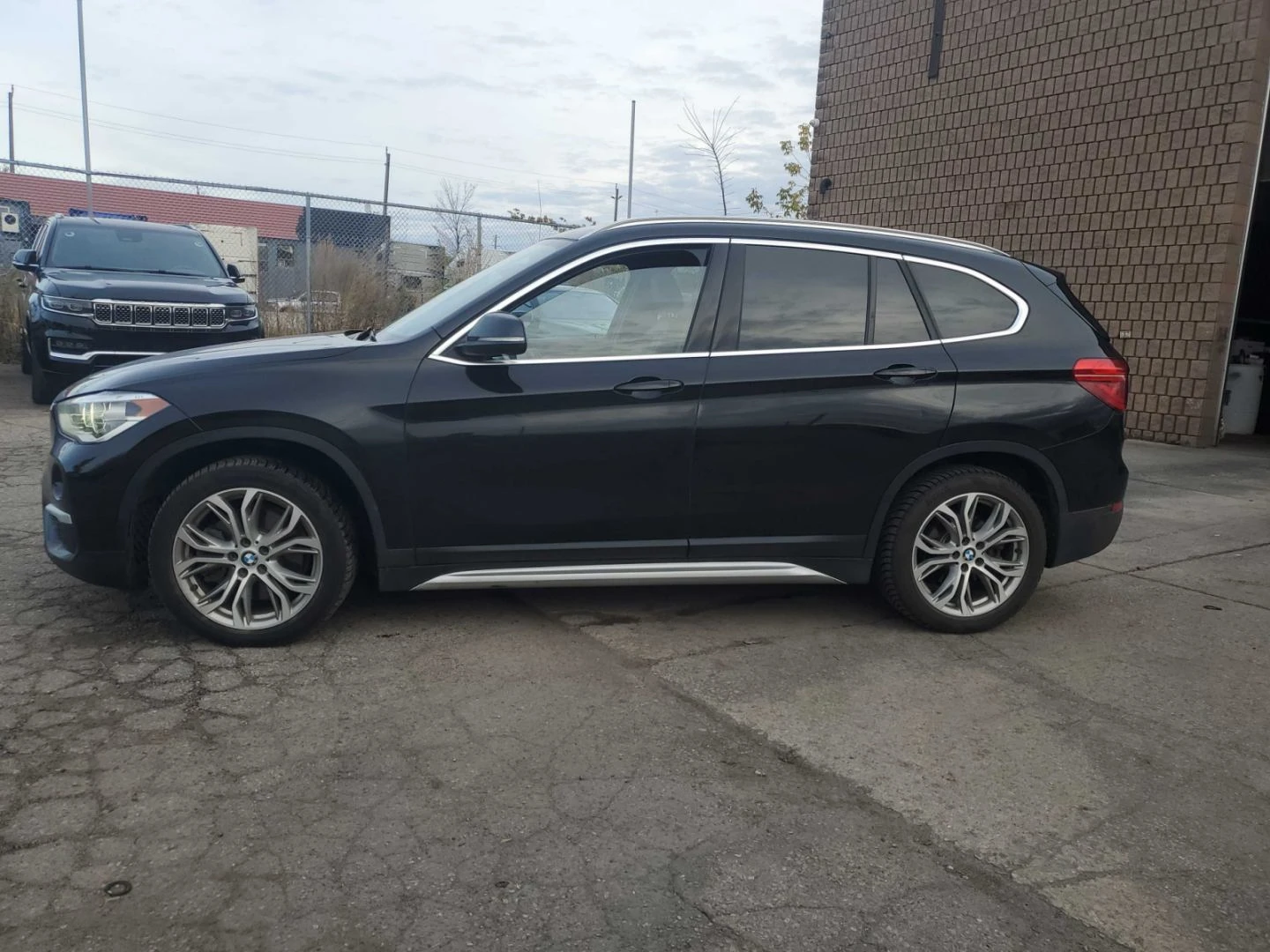 BMW X1 xDrive28 2.0L - изображение 4